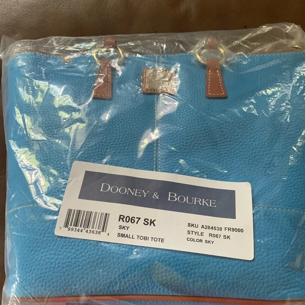 Dooney and Bourke small Tobi tote in the color sky - Picture 4 of 6